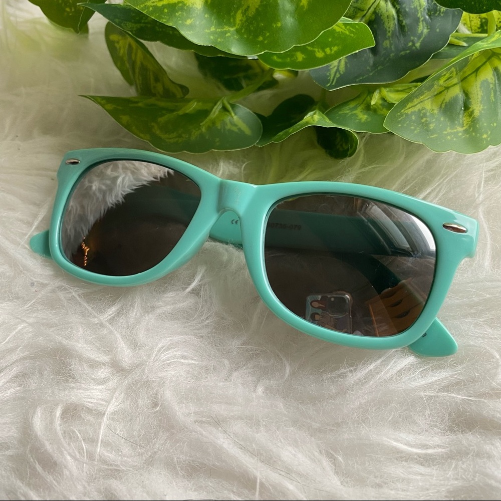 💕 Free with $15+ Purchase Teal Sunglasses
